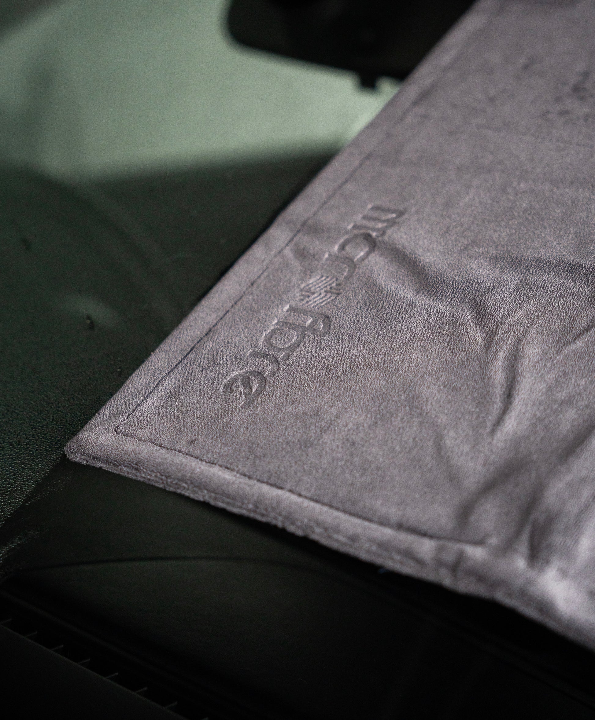 RESERVOIR™ Ultra Absorbent 900GSM Microfibre Drying Towel