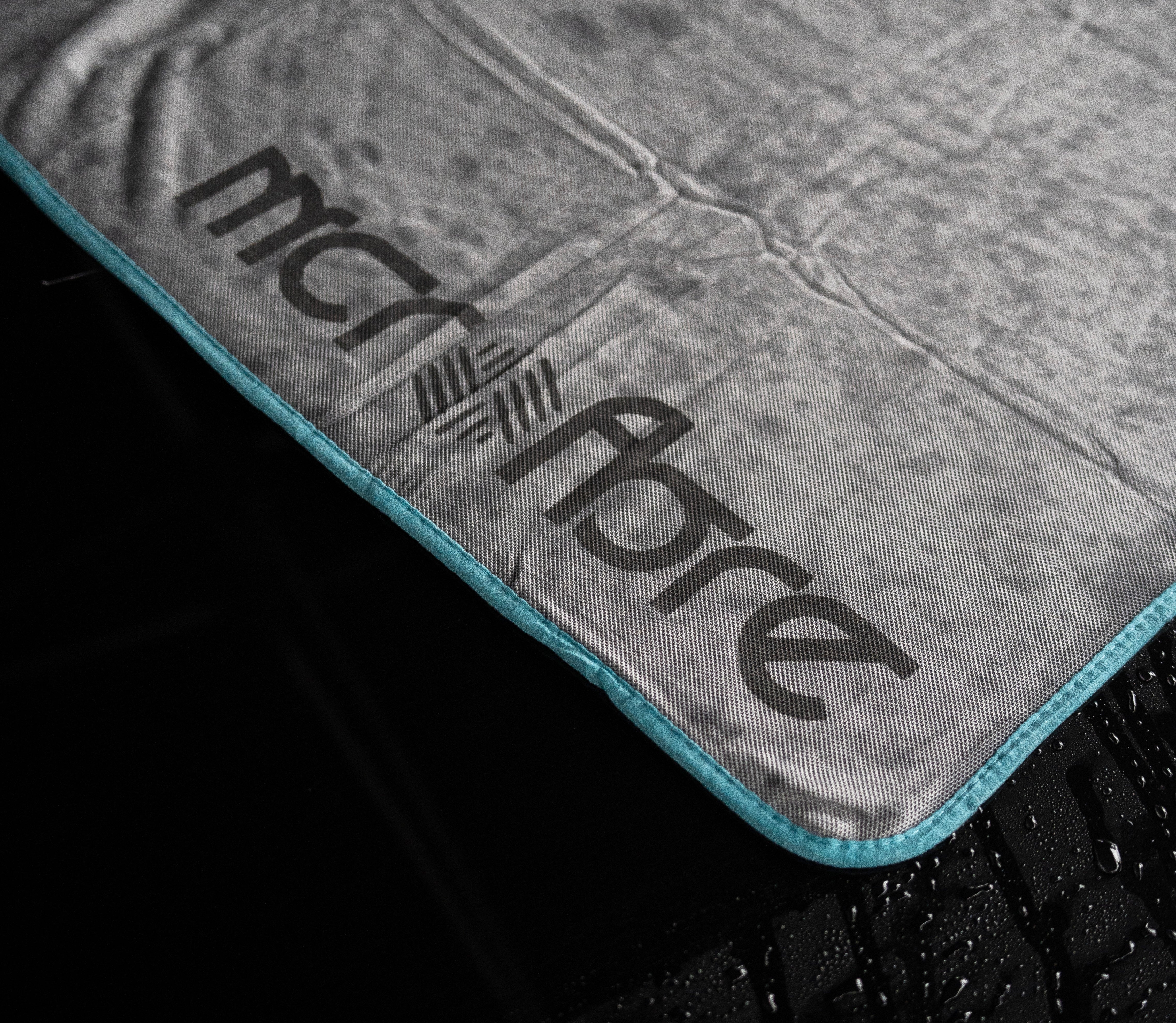 Image of RESERVOIR LITE™ Lightweight 800GSM Microfibre Drying Towel (4)