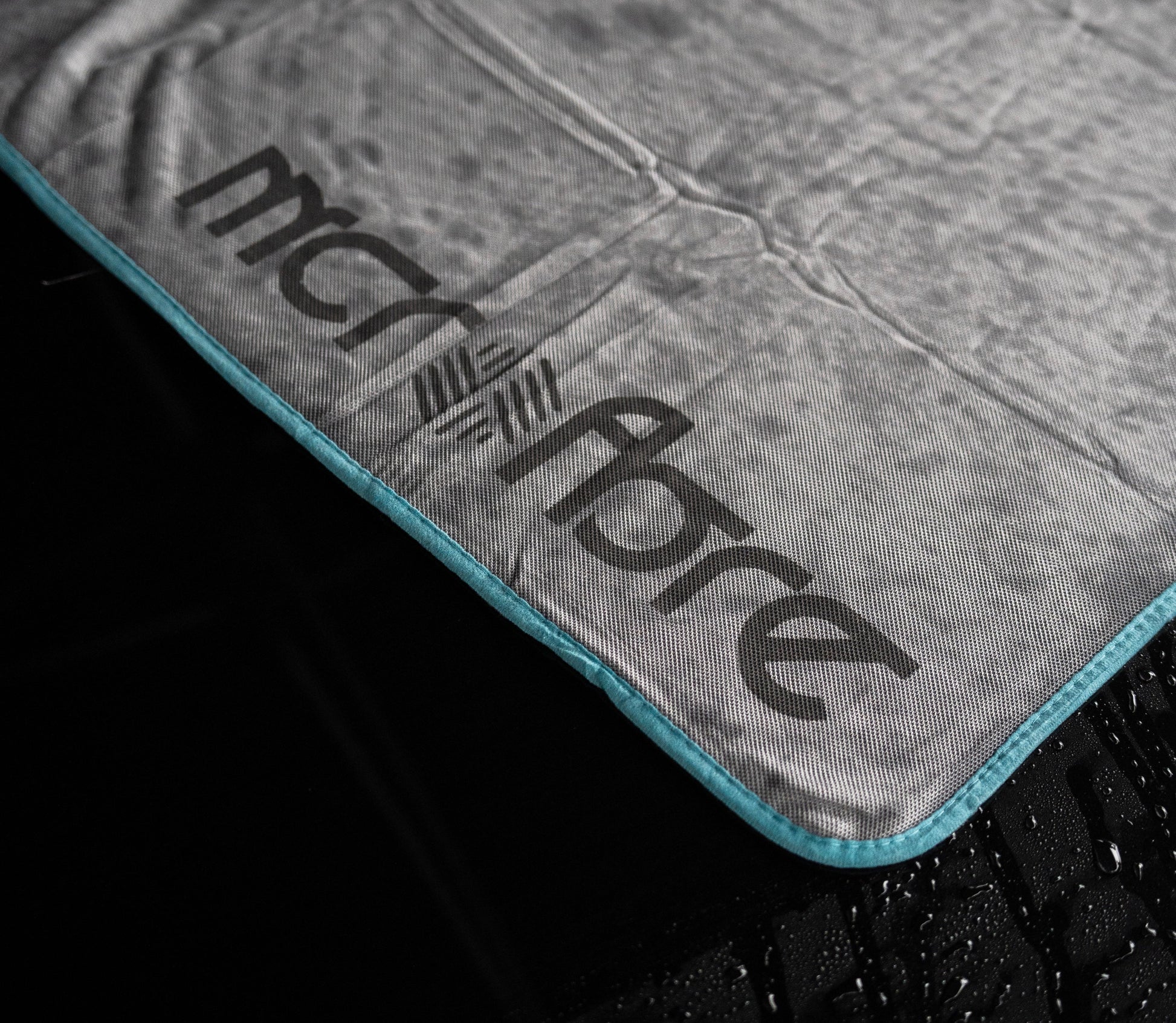 RESERVOIR LITE™ Lightweight 800GSM Microfibre Drying Towel (4)